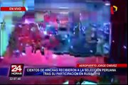 Hinchas esperan con alegría la salida de la 'bicolor' del aeropuerto Jorge Chávez