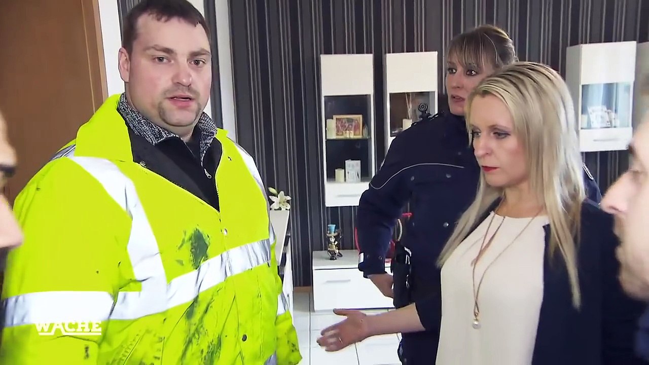 Giftige Schlange im Paket: Absender ist der eigene Freund | Bora Aksu | Die Ruhrpottwache | SAT.1 TV