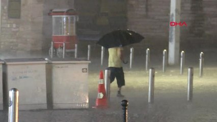 İstanbul'da Sağanak Yağış ve Dolu Etkili Oldu 11