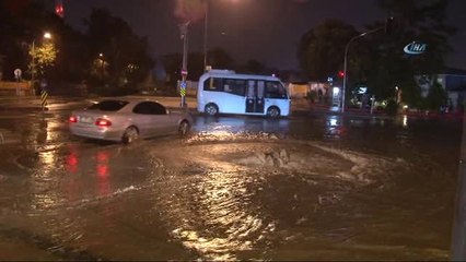 Kadıköy'de Bazı Caddeleri Su Birikintileri Oluştu
