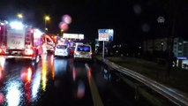 Üsküdar'da otomobile çarparak savrulan araca bariyer saplandı - İSTANBUL