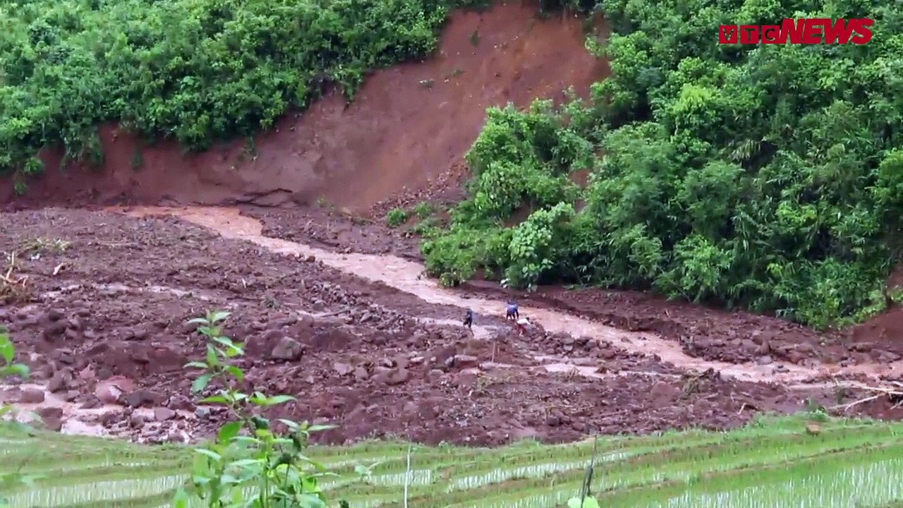 Video- Hàng chục người bới biển bùn tìm 5 nạn nhân mất tích do lũ ở Lai Châu - VTC News