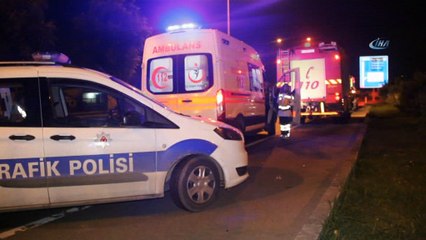 Devrilen tırın sürücüsü aracını bırakıp kaçtı