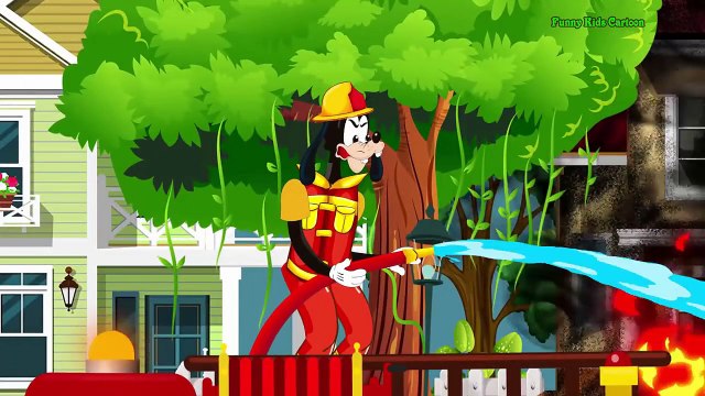 Mickey Mouse font la magie avec la robe de Minnie Mouse! Apprendre les couleurs pour les enfants avec Mickey Mouse