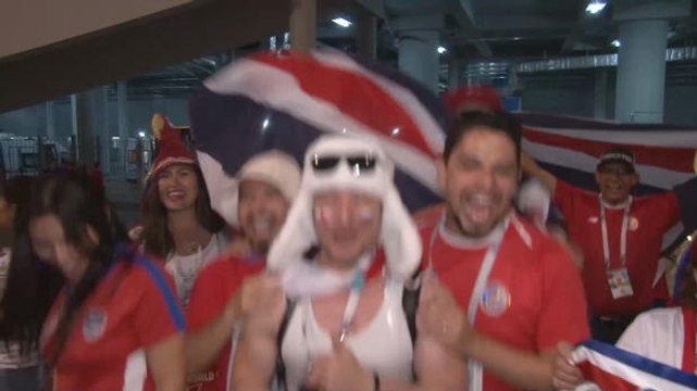 Warna Warni Fans – Swiss Lolos Grup, Fans Kosta Rika Berpesta