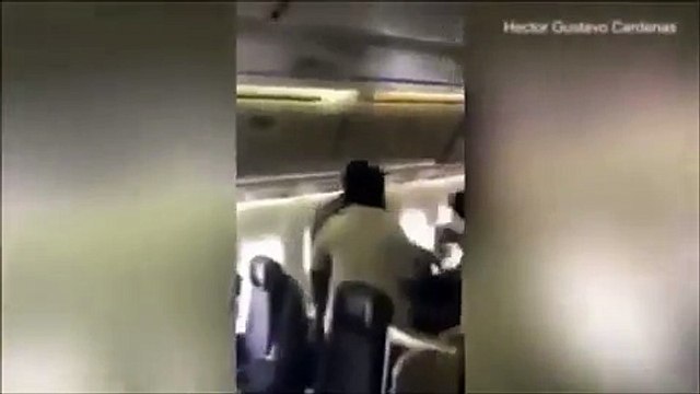 شاهدوا لحظات الرعب التي عاشها ركاب طائرة أمريكية احترقت.. نجوا بأعجوبة