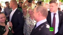 رد فعل غريب لسائحة تجاه الرئيس الروسي فلاديمير بوتين.. مشهد فريد