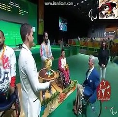 لحظة تتويج شريف عثمان بذهبية رفع الأثقال