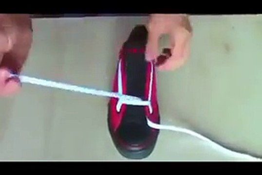 فيديو: كيف يمكنك ربط حذائك بطرق مبتكرة جديدة