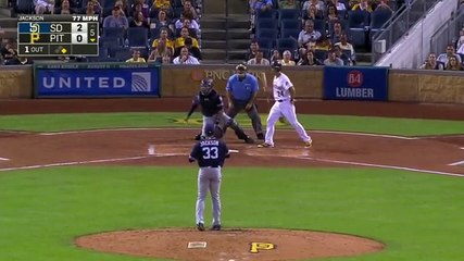 إن كنت من المشجعين الذين يهوون التقاط الكرات في المدرجات .. فعليك توخي الحذر بعد مشاهدتك لهذا الفيديو