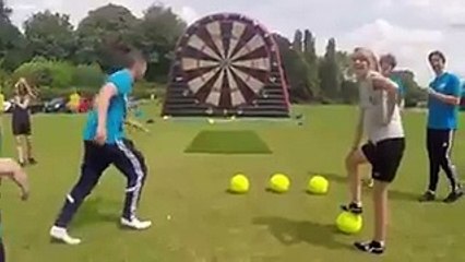 فيديو: لعبة مبتكرة لاختبار دقة ركلات كرة القدم!