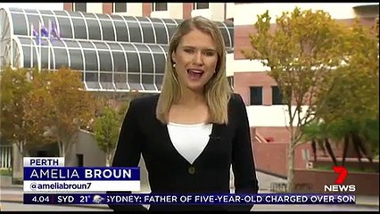 بالفيديو والصور.. موقف محرج لرئيس شركة طيران أسترالية.. شاهد رد فعله