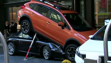 بالفيديو أراد أن يركن سيارة بورش 911 كاريرا والنتيجة لن تسركم!