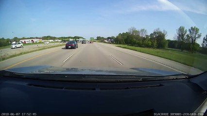 بالفيديو غطاء محرك تويوتا كامري يطير في الهواء! شاهد ماذا حصل