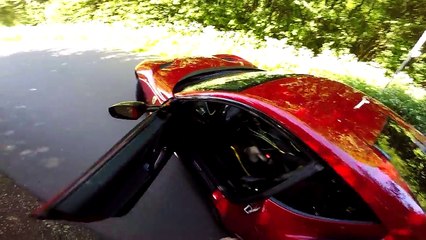 فيراري 812 سوبرفاست تسير بسرعة 319 كلم/س على الطريق السريع في ألمانيا