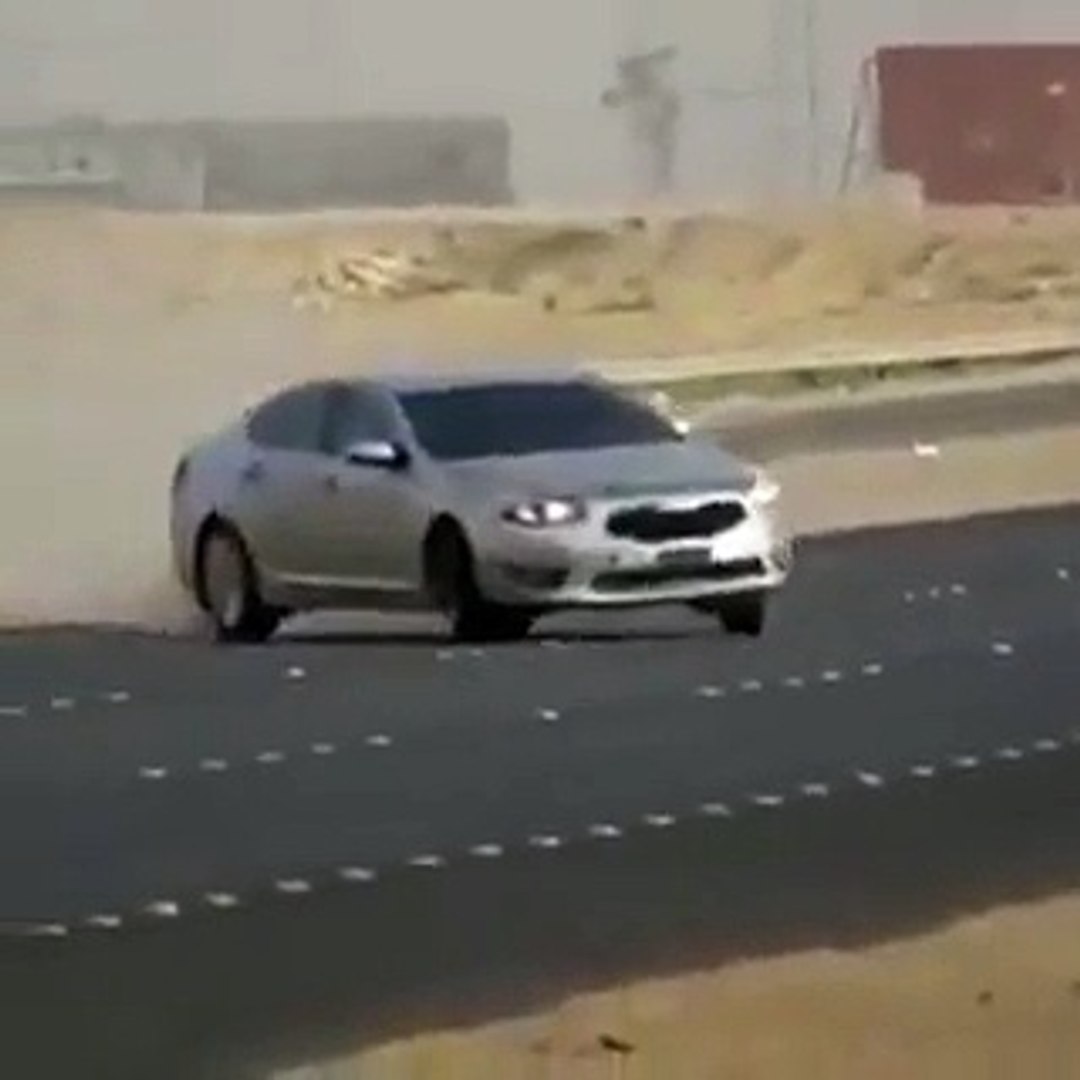 بالفيديو شاب يفحط بسيارة كيا كادينزا كاد أن يتسبب بكارثة - فيديو Dailymotion