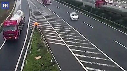 فيديو سائق أرعن يتسبب بكارثة على طريق سريع