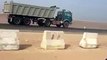 فيديو سائق شاحنة يقودها عكس السير بسرعة جنونية في السعودية