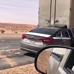 بالفيديو حادث مخيف بالسعودية نتيجة الانشغال بالجوال