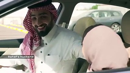 سعوديات يتعلمن قيادة السيارات ومعلميهن مفاجأة غير متوقعة