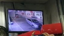 بالفيديو سرقة سيارة بالرغم من مقاومة صاحبها للسارق في ينبع