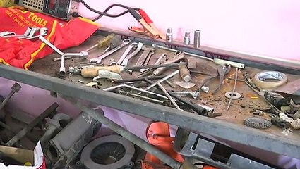 أردنية تقهر الظروف والتقاليد وتفتتح ورشتها الخاصة لإصلاح السيارات