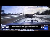 بالفيديو سائق يفقد السيطرة على سيارته ويرتطم بسيارة وشاحنة سحب