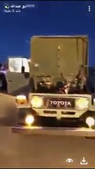 احتسي الشاي اللذيذ المصنوع داخل تويوتا لاند كروزر في السعودية