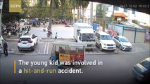 فيديو طفل ينقذ آخر دهسه توك توك بعد أن لاذ السائق بالفرار