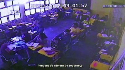 شاحنة ضخمة تقتحم صفاً مدرسياً أثناء وجود الطلاب وهذا مصيرهم