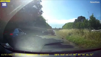 فيديو سائق متهور يحاول تجاوز مجموعة سيارات والنتيجة صادمة