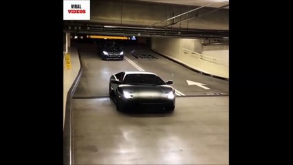 لماذا لا يدفع مالكو لمبرجيني أجرة مواقف السيارات؟