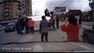 فيديو انقلاب سيارة إسعاف بعد اصطدامها بفان والنتيجة صادمة