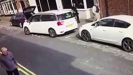 فيديو أسوأ طريقة في العالم لركن السيارة