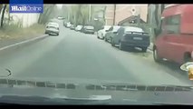 فيديو حين تنقذ كاميرا داخل سيارة رجلاً من الوقوع فريسة لمحتال!