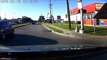 فيديو امرأة تحاول قتل حبيبها بدفعه أمام سيارة مسرعة لهذا السبب