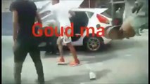 فيديو طفل مغربي يضرم النيران بسيارة شخص لهذا السبب