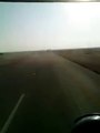 فيديو قطيع إبل يتسبب في حادث مروع على طريق صحراوي