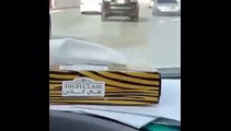 فيديو سعودي يثير الذعر بقيادة سيارته للخلف في وضح النهار