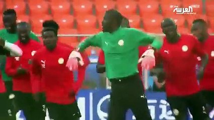 لاعبو السنغال يستعدون لمواجهة اليابان على طريقتهم الخاصة