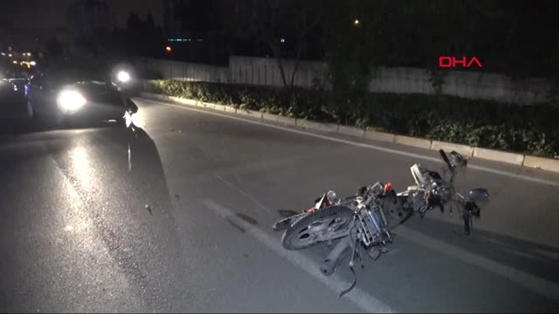 Adana'da Otomobil ile Motosiklet Çarpıştı- 1 Yaralı - Dailymotion Video