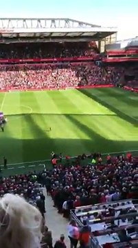 فيديو: ابنة محمد صلاح تخطف الأنظار وصيحات الجماهير في ملعب أنفيلد