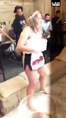 الرقصة الرومانسية الأولى تتحول إلى مباراة ملاكمة بين عروسين