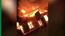 فيديو حريق ضخم يلتهم مبنى كامل في جدة