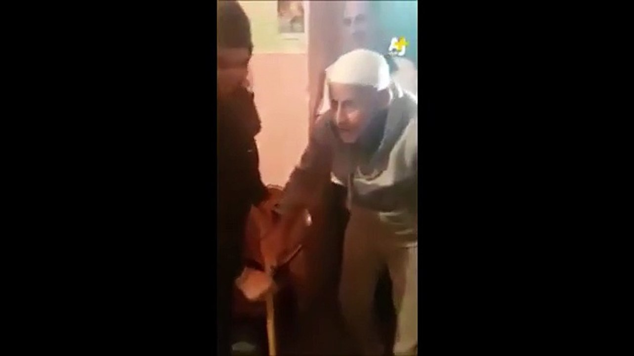 شاهد: عجوز فلسطيني يقابل شقيقته بعد فراق دام 70...