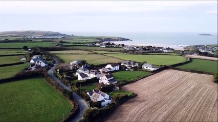 فيديو: قرية بريطانية سياحية معروضة للبيع.. تعرفوا على سعرها