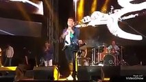 فيديو: عمرو دياب يُغني 
