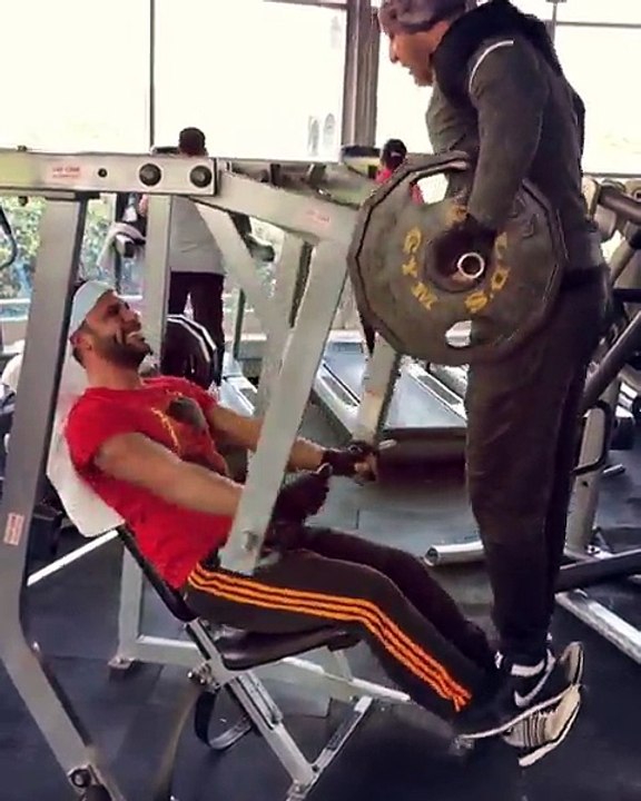 شاهد: محمد إمام وتدريب شاق في الجيم.. وما دور أحمد السقا؟