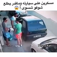 بالفيديو شاهدوا ماذا فعل رجل لأنهم أغلقوا الطريق على سيارته