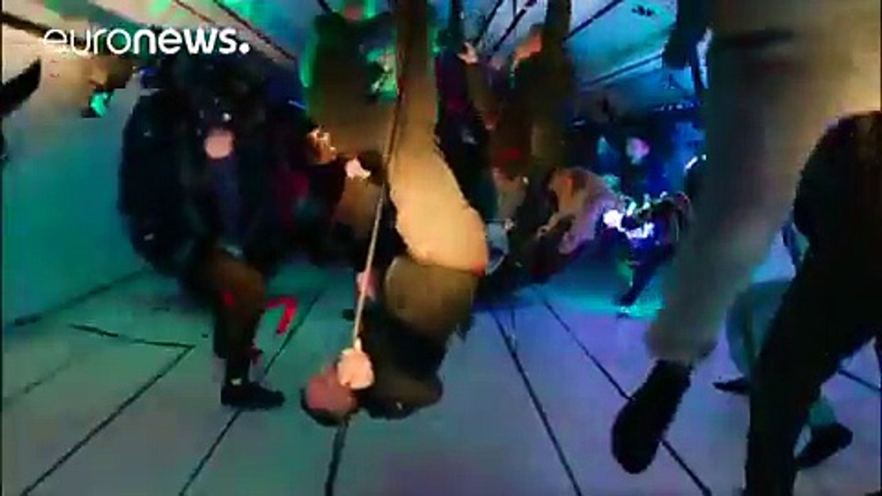 فيديو: شاهدو حفلاً موسيقياً راقصاً بدون جاذبية